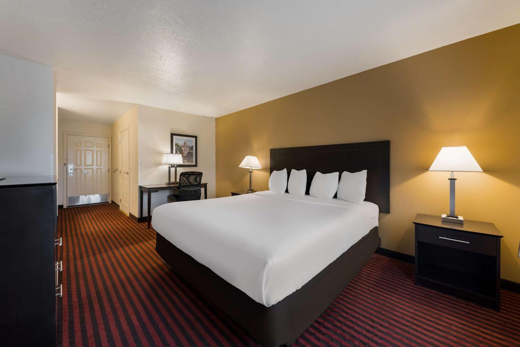 Western Valley & Hotel 3*