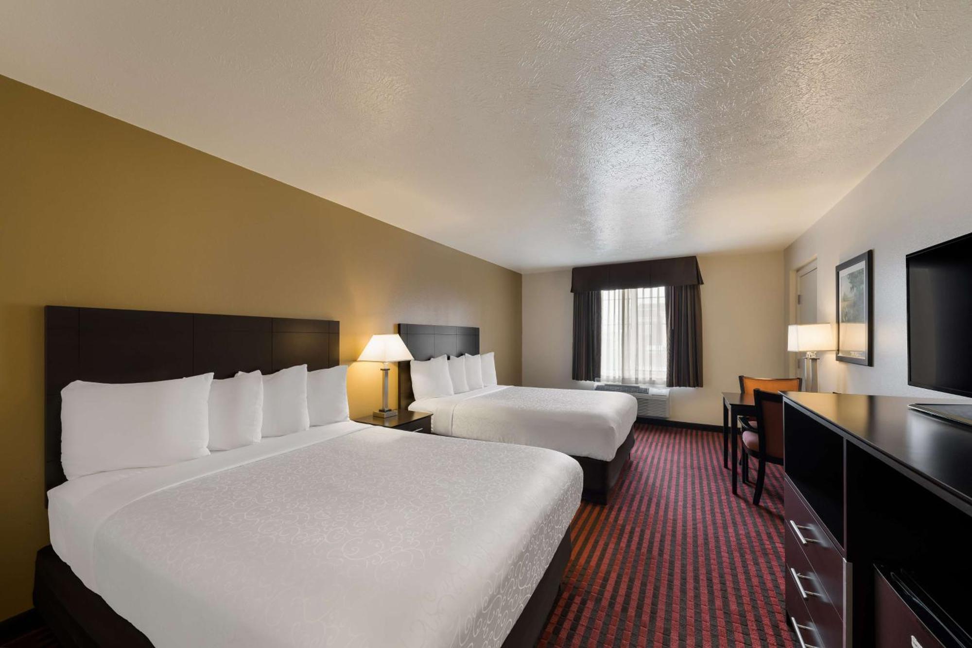Western Valley & Hotel 3*
