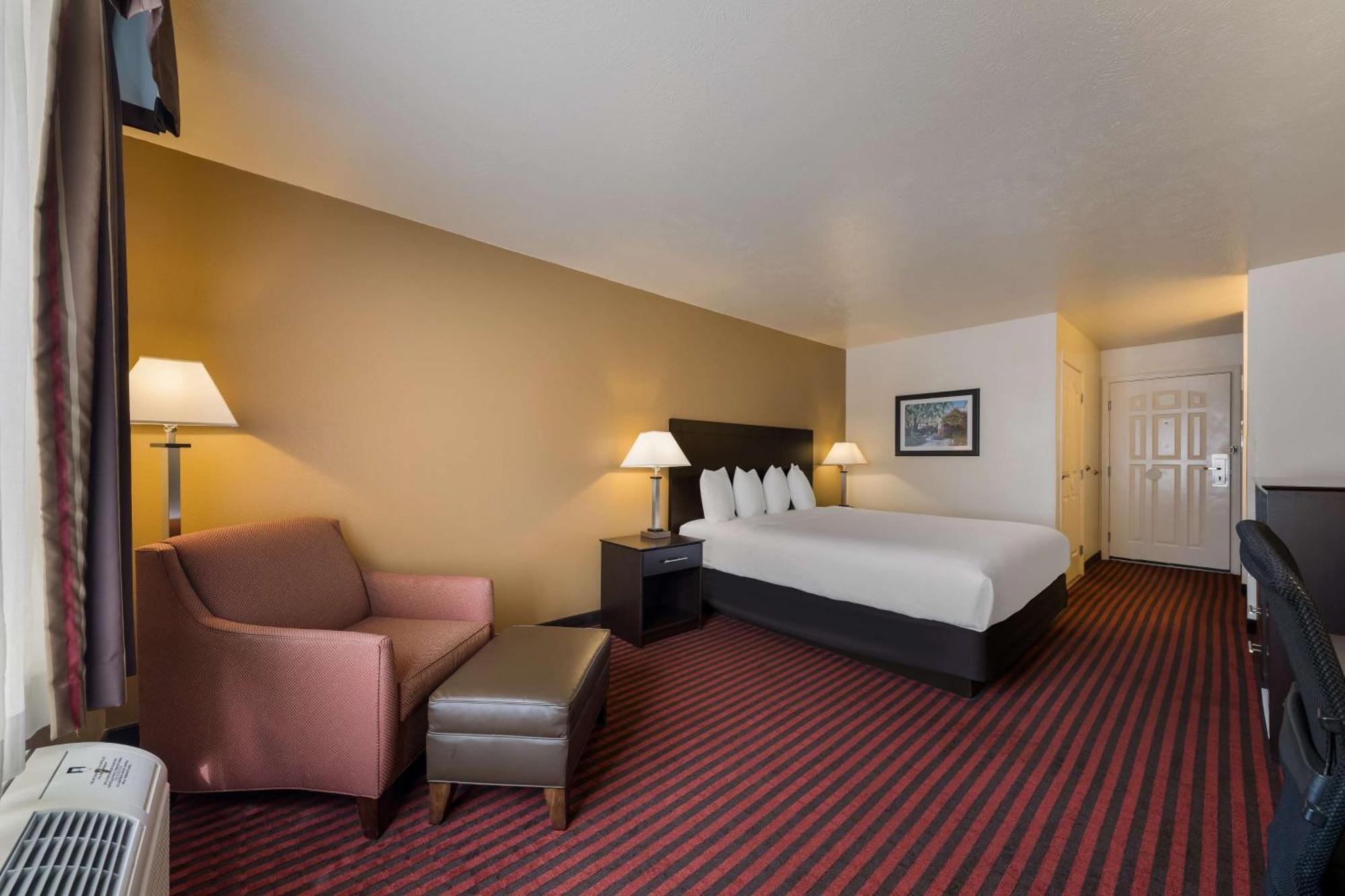 Western Valley & Hotel 3*