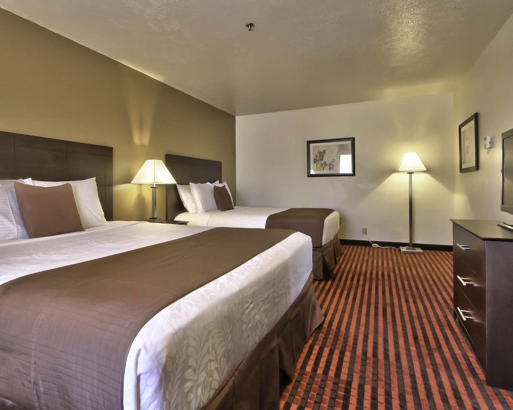 Western Valley & Hotel 3*