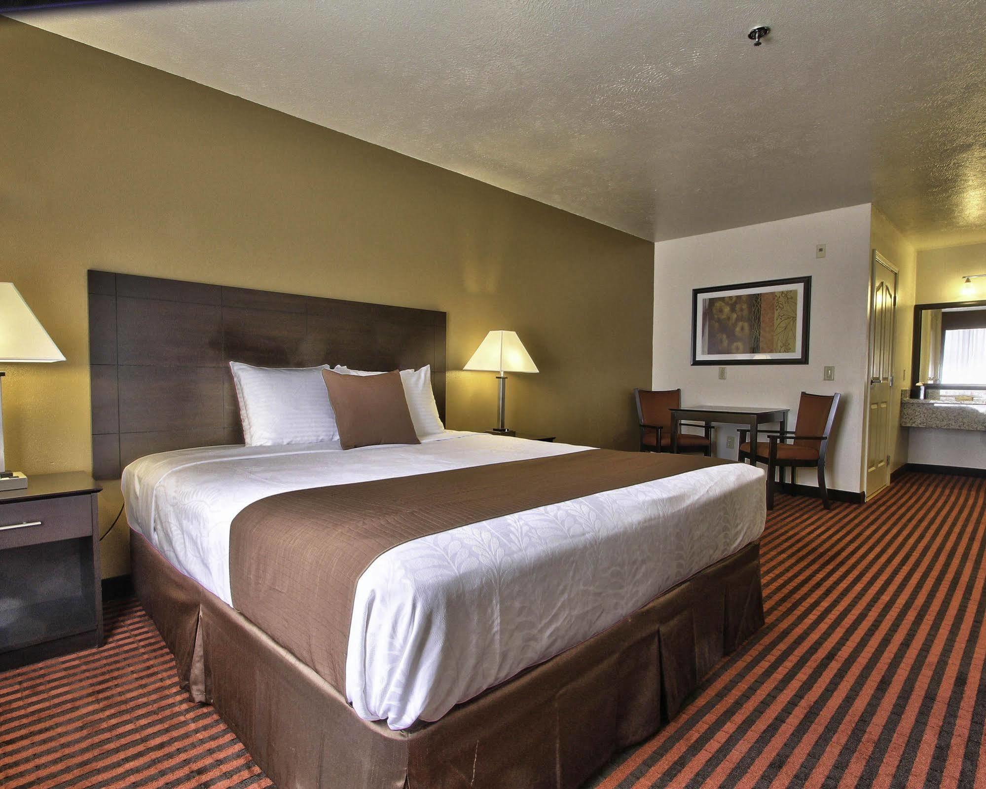Western Valley & Hotel Salinas